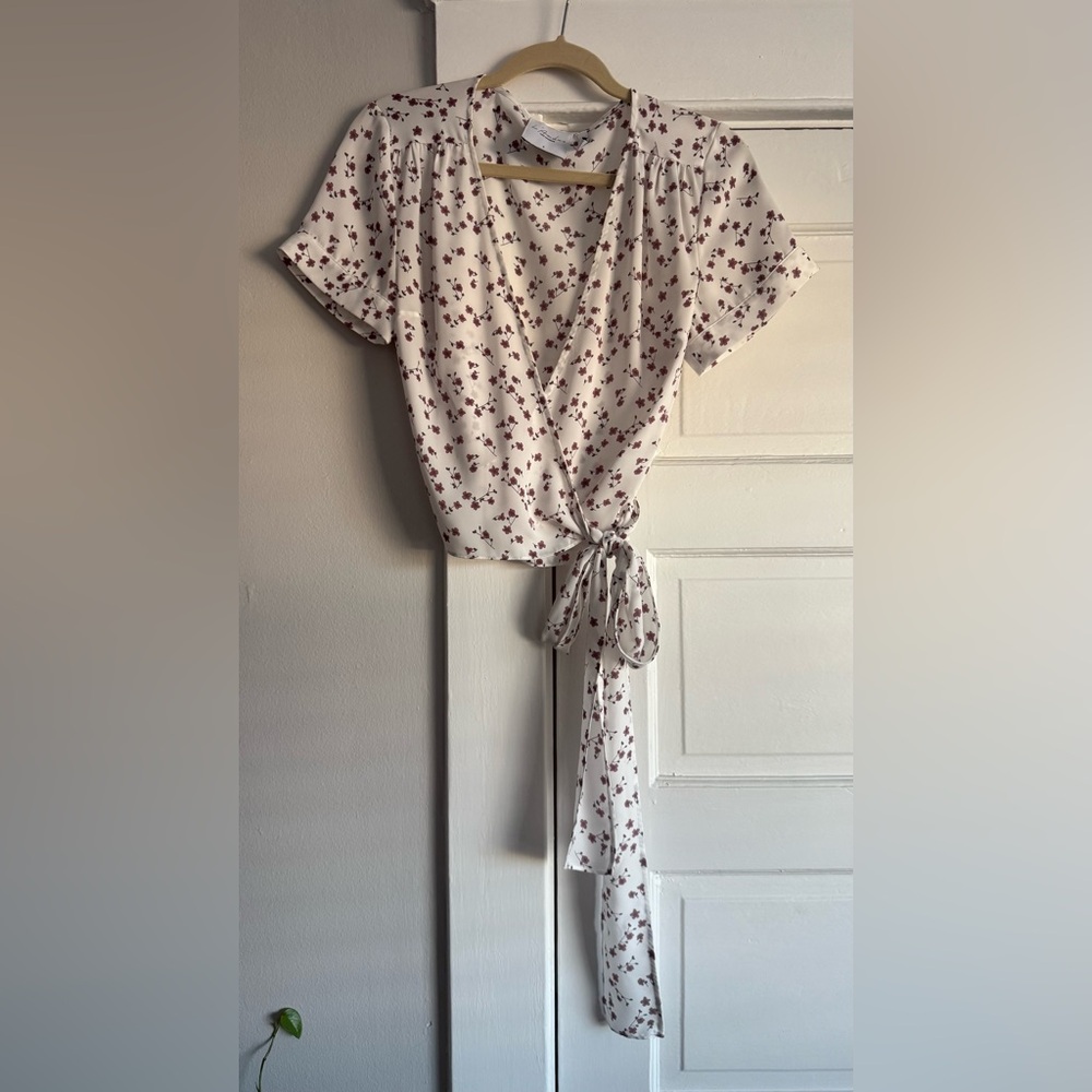 L'Academie White and Purple Floral Tie-Front Blouse